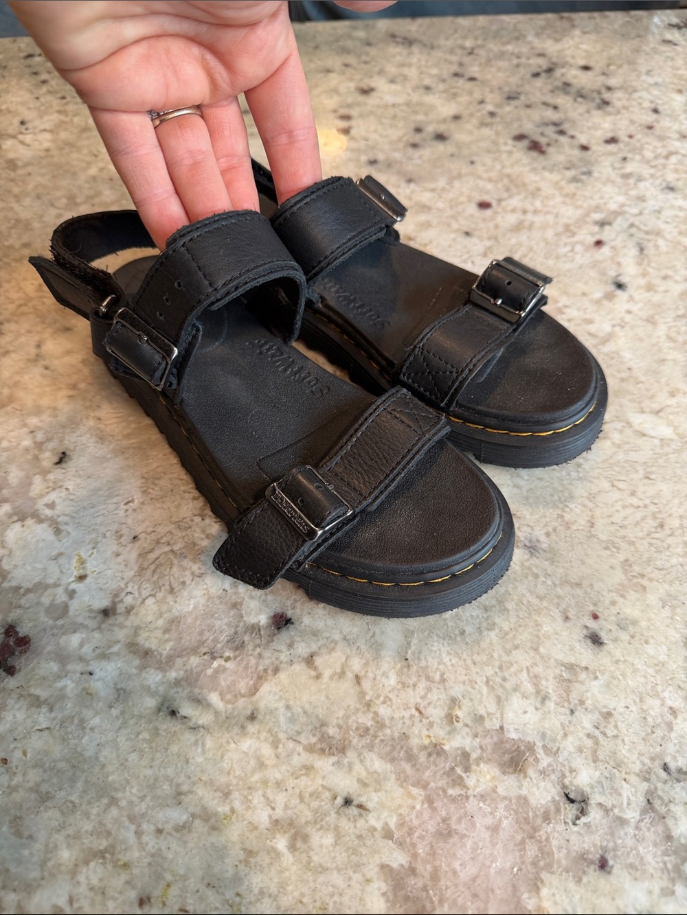 Dr. Martens JUNIOR KYLE
LEATHER SANDALS